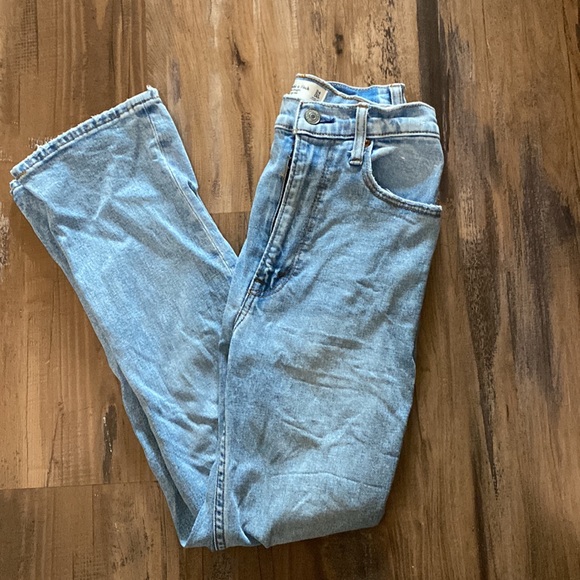 Abercrombie & Fitch Curve Love Ultra High Rise Ankle Straight Jeans - Picture 2 of 5